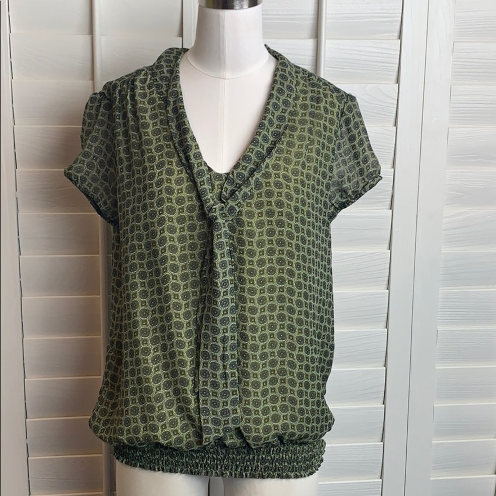 APT 9 Green print blouse medium Short sleeves